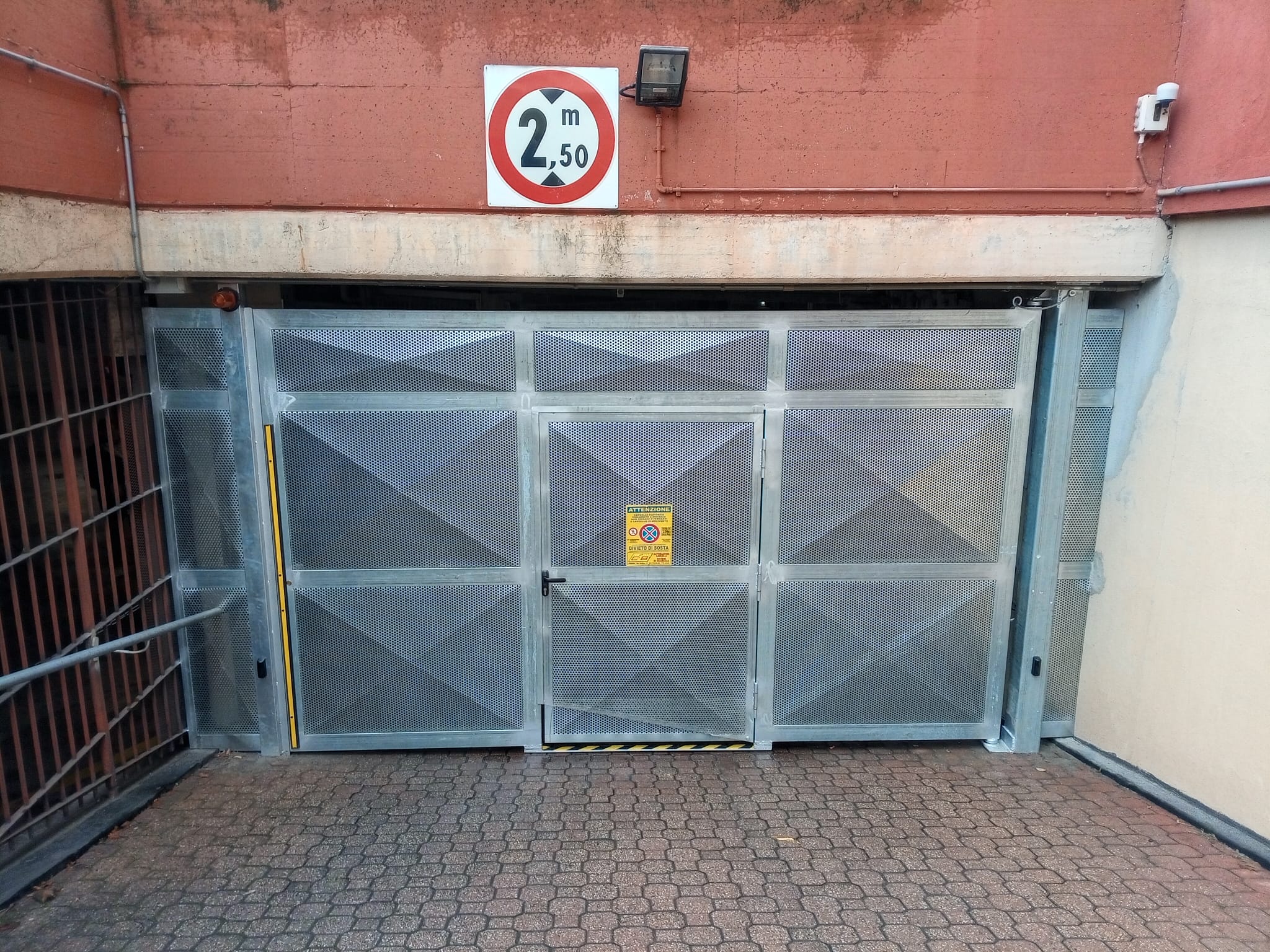 Portone Via Bologna Torino